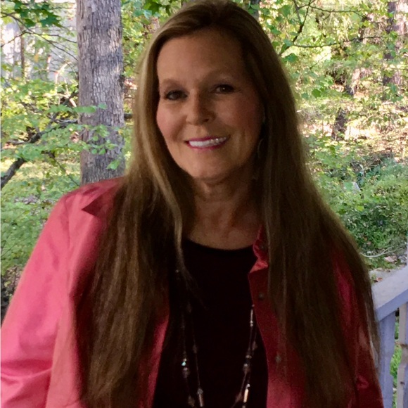 Meet your Posher, Debbie - Picture 3 of 11